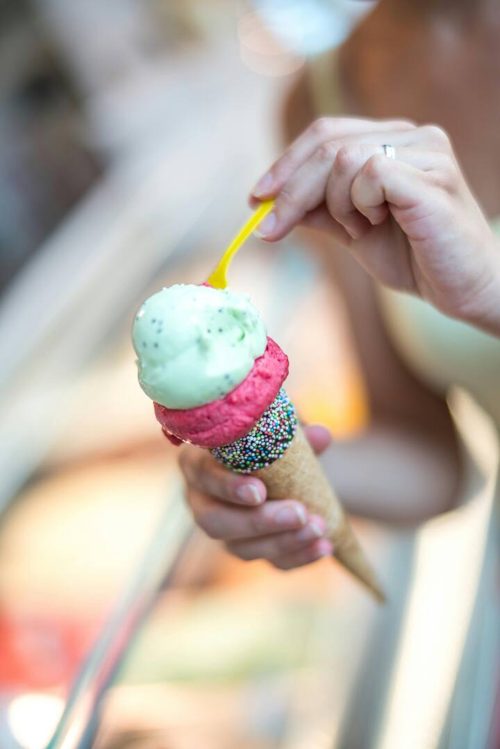 Risk of heart disease: Ice cream contains saturated fat.  Along with this, the level of triglycerides and cholesterol increases in the body.  This increases obesity and increases suffering.  At the same time, increased cholesterol causes heart disease.  (Photo credit: Pexel.com)