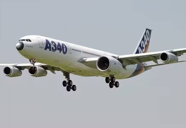 Alisher Umanov Airbus A340-300- $400 million: વિશ્વનું સૌથી મોંઘું ખાનગી જેટ રશિયન અબજોપતિ અને માઇનિંગ કંપની મેટલોઇનવેસ્ટના માલિક અલીશર ઉમાનોવની માલિકીનું છે. તેણે એરબસ A340-300 ખરીદ્યું, જે લાંબા અંતરનું વાઈડ બોડી એરક્રાફ્ટ છે. આ જેટ રશિયામાં અને કદાચ સમગ્ર યુરોપમાં સૌથી મોટું ખાનગી જેટ હોવાની અફવા છે.