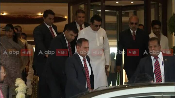 दक्षिण मुंबईची जागा ही राज ठाकरेंना सोडण्याचा निर्णय भाजपने घेतला असल्याची माहिती समोर येत आहे. या ठिकाणाहून मनसेचे बाळा नांदगावकर किंवा अमित ठाकरे निवडणूक लढवण्याची शक्यता वर्तवण्यात येतेय. (Photo Credit : ABP MAJHA)