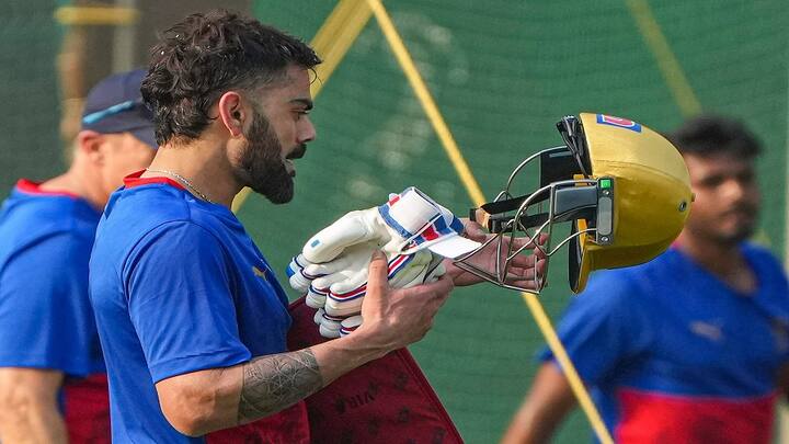 IPLની પ્રથમ સિઝનથી રમી રહેલા ખેલાડીઓની યાદીમાં વિરાટ કોહલીનો પણ સમાવેશ થાય છે. વિરાટ કોહલી IPL 2008થી રોયલ ચેલેન્જર્સ બેંગ્લોરનો ભાગ છે. વિરાટ કોહલી અત્યાર સુધી IPLમાં 237 મેચ રમી ચૂક્યો છે. જેમાં 130.02ની સ્ટ્રાઈક રેટ અને 37.25ની એવરેજથી 7263 રન બનાવ્યા છે.