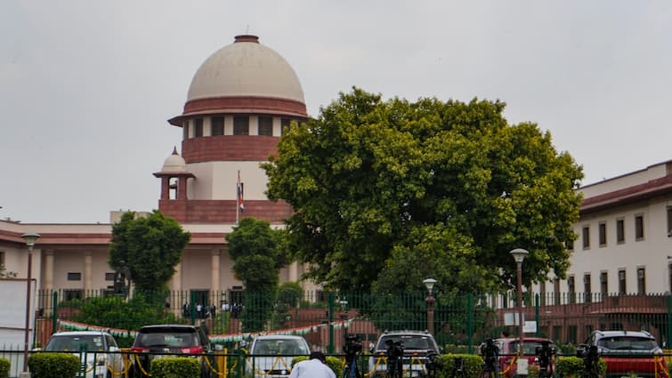supreme court grants interim bail to Tamil Nadu ed officer ankit tiwari Madras High Court in dvac bribery case Supreme Court: सुप्रीम कोर्ट ने पलटा मद्रास हाई कोर्ट का फैसला, रिश्वत मामले में गिरफ्तार ईडी अधिकारी को दी जमानत