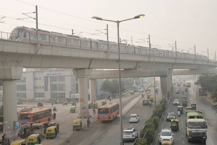 आवेदन करने वाले उम्मीदवारों को 1180 रुपये का भुगतान करना होगा. जबकि आवेदन करने वाले रिजर्व्ड कैटेगरी के अभ्यर्थियों को 826 रुपये का भुगतान करना होगा.