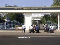 கரூரில் சுயேட்சை வேட்பாளர் ஒருவர் வேட்பு மனு தாக்கல்