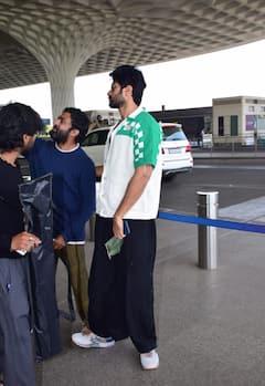 Vijay Devarakonda Latest Look: ముంబై ఎయిర్‌పోర్టులో విజయ్‌ సందడి - 'ఫ్యామిలీ స్టార్‌' డ్రెస్‌ ఏంటీ ఇలా ఉంది!