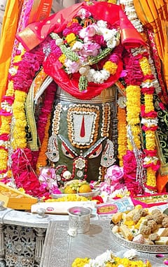 KL Rahul in Mahakal Mandir: आईपीएल से पहले महाकाल के दरबार पहुंचे क्रिकेटर केएल राहुल, माता-पिता के साथ की पूजा अर्चना