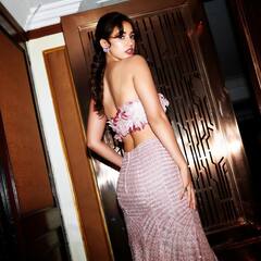 Disha Patani Photo: સ્લિટ કટ સ્કર્ટ અને ફ્લોરલ ટોપમાં દિશા પટણીએ આપ્યા હોટ પોઝ