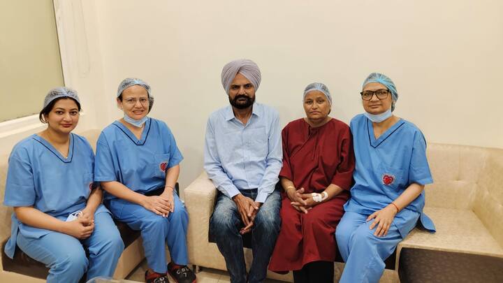 ਮੂਸੇਵਾਲਾ ਦੇ ਪਿਤਾ ਬਲਕੌਰ ਸਿੰਘ ਨੇ ਕਿਹਾ ਕਿ ਸੀਐਮ ਸਾਹਿਬ ਸਾਡੇ ਪਰਿਵਾਰ 'ਤੇ ਥੋੜਾ ਬਹੁਤ ਤਾਂ ਤਰਸ ਖਾਓ ਸਾਡਾ ਇਲਾਜ ਤਾਂ ਪੂਰਾ ਹੋਣ ਦਿਓ। ਫਿਲਹਾਲ ਨਿੱਕੇ ਸਿੱਧੂ ਦੀ ਵਾਪਸੀ ਤੇ ਪੰਜਾਬ ਭਰ ਵਿੱਚ ਜਸ਼ਨ ਦਾ ਮਾਹੌਲ ਲਗਾਤਾਰ ਜਾਰੀ ਹੈ।