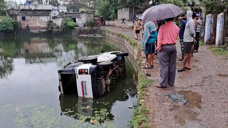 Pashchim Medinipur New School Van with students topples and lands in a pond accident Pashchim Medinipur: পড়ুয়া বোঝাই স্কুলভ্যান উল্টে পড়ল পুকুরে! বুধবার সকালে দুর্ঘটনা পশ্চিম মেদিনীপুরে