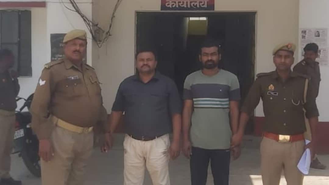 Kushinagar News: कुशीनगर में बांग्लादेशी नागरिक गिरफ्तार, पहचान छुपाकर यहां की नागरिकता पाना चाहता था आरोपी Kushinagar Bangladeshi citizen arrested identity hiding accused wanted get citizenship ann Kushinagar News: कुशीनगर में बांग्लादेशी नागरिक गिरफ्तार, पहचान छुपाकर यहां की नागरिकता पाना चाहता था आरोपी