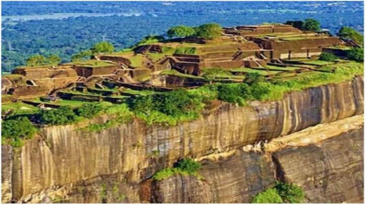इस पैकेज में आपको कोलंबो, कैंडी और न्यूआरा ऐलिया की सैर का मौका मिलेगा. यह पूरा पैकेज 6 दिन और 5 रात का है.