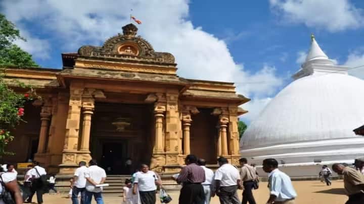 Shri Ramayan Yatra: अगर आप रामायण से जुड़ी जगहों की सैर करना चाहते हैं तो आईआरसीटीसी आपके लिए शानदार श्रीलंका टूर पैकेज लेकर आया है.