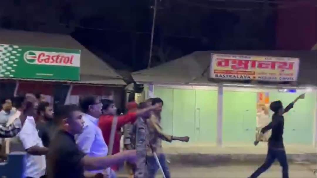 TMC-BJP Clash: मोदी के मंत्री की सभा खत्म होते ही शुरू हो गई ममता के मंत्री की रैली और भिड़ गए TMC-BJP समर्थक, आज बंद का ऐलान TMC BJP Workers Clash in West Bengal Kooch Bihar Union Minister Nishith Pramanik Udayan Guha Rally Ahead 2024 Lok Sabha Election TMC-BJP Clash: मोदी के मंत्री की सभा खत्म होते ही शुरू हो गई ममता के मंत्री की रैली और भिड़ गए TMC-BJP समर्थक, आज बंद का ऐलान