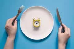 क्या है इंटरमिटेंट फास्टिंग? कहीं बन ना जाएं ये मौत का कारण, जानें इससे होने वाले नुकसान के बारें में