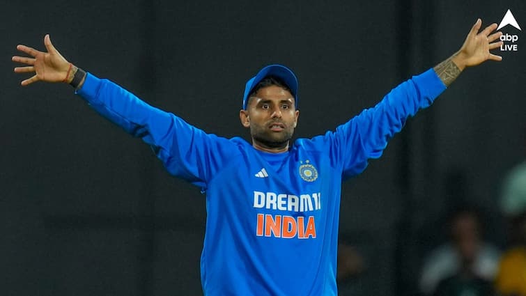India's Suryakumar Yadav remains on top among batters in the latest T20I rankings know latest ICC ranking Suryakumar Yadav: তিন মাস মাঠের বাইরে, নেই আইপিএলের শুরুতেও, তবু টি-টোয়েন্টিতে শীর্ষে সূর্যকুমার