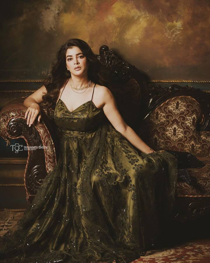 Madhumita Sarcar Photo: મધુમિતા સરકારની ગણતરી બંગાળી ફિલ્મની સૌથી લોકપ્રિય અભિનેત્રીઓમાં થાય છે. મધુમિતા સરકારની લેટેસ્ટ હોટ અને બોલ્ડ તસવીરો ઈન્ટરનેટ પર વાયરલ થઈ રહી છે.