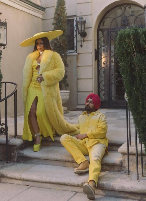 ਫਿਲਹਾਲ ਦਿਲਜੀਤ ਵੱਲੋਂ ਆਪਣੇ ਪ੍ਰਸ਼ੰਸਕਾਂ ਲਈ ਖਾਸ ਐਲਾਨ ਕੀਤਾ ਗਿਆ ਹੈ। ਦਰਅਸਲ, ਵਿਦੇਸ਼ੀ ਗਾਇਕਾ ਸੀਆ (Sia) ਤੋਂ ਬਾਅਦ ਹੁਣ ਦਿਲਜੀਤ ਸਵੀਟੀ (Saweetie) ਨਾਲ ਸੁਰ ਮਿਲਾਉਂਦੇ ਹੋਏ ਨਜ਼ਰ ਆਉਣਗੇ।