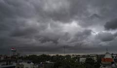 Weather Update Today: आने वाला है तूफान, गिरेंगे ओले गरजेगी बिजली, बंगाल, ओडिशा, झारखंड और यूपी में कैसा होगा मौसम