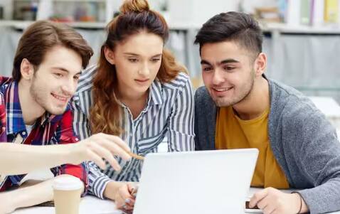 ਸਰਕਾਰੀ ਮੁਲਾਜ਼ਮਾਂ ਨੂੰ ਉਨ੍ਹਾਂ ਦੇ ਬੱਚਿਆਂ ਦੀ ਪੜ੍ਹਾਈ ਲਈ ਸਰਕਾਰ ਵੱਲੋਂ ਭੱਤਾ ਵੀ ਦਿੱਤਾ ਜਾਂਦਾ ਹੈ। ਜਿਸ ਕਾਰਨ ਉਨ੍ਹਾਂ ਨੂੰ ਚੰਗੀ ਰਕਮ ਦੀ ਬਚਤ ਹੁੰਦੀ ਹੈ।