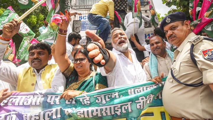 पप्पू यादव ने कहा कि मैं भविष्यवक्ता नहीं हूं, लेकिन तेजस्वी यादव ने जो विश्वास पैदा किया है वो बहुत बेहतर किया है. मेरी छोटी सी भी ताकत होगी तो मैं तेजस्वी यादव के नेतृत्व में चाहूंगा कि वो मजबूती के साथ 2025 में सरकार बनाएं.
