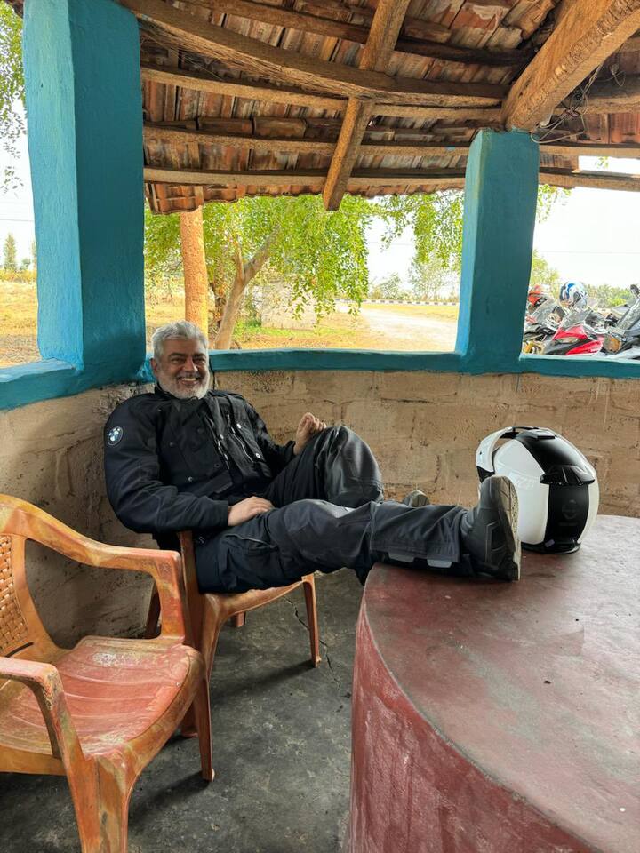 துணிவு படத்திற்கு பின்னர், அஜித் விடாமுயற்சி படத்தில் ஒப்பந்தமானார். படத்தின் டைட்டில் போஸ்டர், இயக்குநர் பெயர், இசையமைப்பாளர் பெயரை தவிர்த்து எந்த அப்டேட்டும் வராமல் இருந்தது.