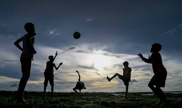 IMD વેધર અપડેટ: શિયાળાના અંત પછી, ઉત્તર ભારત સહિત ઘણા રાજ્યોમાં તાપમાનમાં વધારો જોવા મળ્યો હતો. ઉત્તર પ્રદેશ, બિહાર અને દિલ્હી સહિત અન્ય રાજ્યોમાં પણ દિવસ દરમિયાન હળવી ગરમીનો અનુભવ થવા લાગ્યો છે.