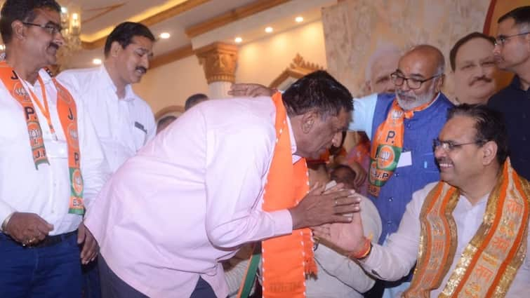 Rajasthan Lok Sabha Election 2024 Congress leaders including retired RAS officer join bjp in Udaipur CM Bhajan Lal Sharma ann Udaipur: रिटायर RAS अधिकारी समेत तीन कांग्रेसी नेता BJP में शामिल, सीएम भजनलाल की मौजदूगी में ली सदस्यता