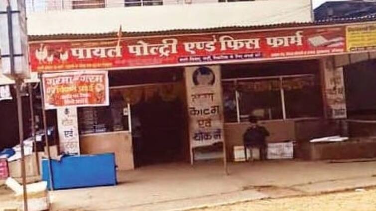 Ambikapur Nagar Nigam order violation meat and mutton being sold among population ANN अंबिकापुर में दुकानदारों को नगर निगम के आदेश की नहीं परवाह, आबादी में खुलेआम बिक रहा मटन
