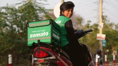 Zomato Scraps Green Uniform For Veg Fleet Amid Row zomato ceo announced Zomato: சுத்த சைவமா? சாதி குறியா? போட்டு தாக்கிய நெட்டிசன்கள் - அடிபணிந்த சொமாட்டோ!
