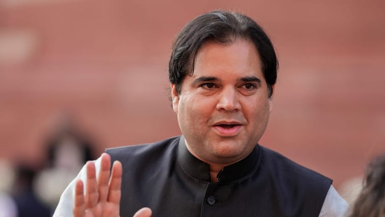 lok sabha election 2024 pilibhit BJP MP varun gandhi Nomination from samajwadi party BJP सांसद वरुण गांधी ने खरीदा नामांकन पत्र, सपा या बीजेपी किस पार्टी से भरेंगे पर्चा? बढ़ी हलचल