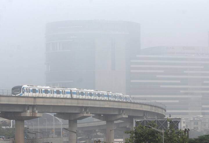 अप्लाई करने वाले उम्मीदवार को बीई/ बीटेक/ सीए/ बीआर्क/ एमबीए/ बैचलर या मास्टर इन जर्नलिज्म/ बीकॉम/ संबंधित क्षेत्र में डिप्लोमा पास होना चाहिए.