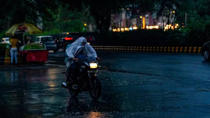 મધ્યપ્રદેશમાં આગામી થોડા દિવસોમાં વરસાદ જોવા મળશે પરંતુ ધીમે ધીમે તે પણ ખતમ થઈ જશે અને હોળી પછી ગરમી વધવા લાગશે. હોળી દરમિયાન, પંજાબ, હરિયાણા, દિલ્હી, રાજસ્થાન, ઉત્તર પ્રદેશ અને મધ્ય પ્રદેશના મોટાભાગના વિસ્તારોમાં હળવી ગરમી રહેશે.