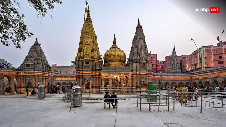 ह्वेनसांग 7वीं शताब्दी में काशी में आते हैं. वह इसका जिक्र करते हुए कहते हैं कि यहां एक ऐसी मूर्ति है जिसकी उंचाई 100 फीट है और जो जीवंत स्वरूप है.