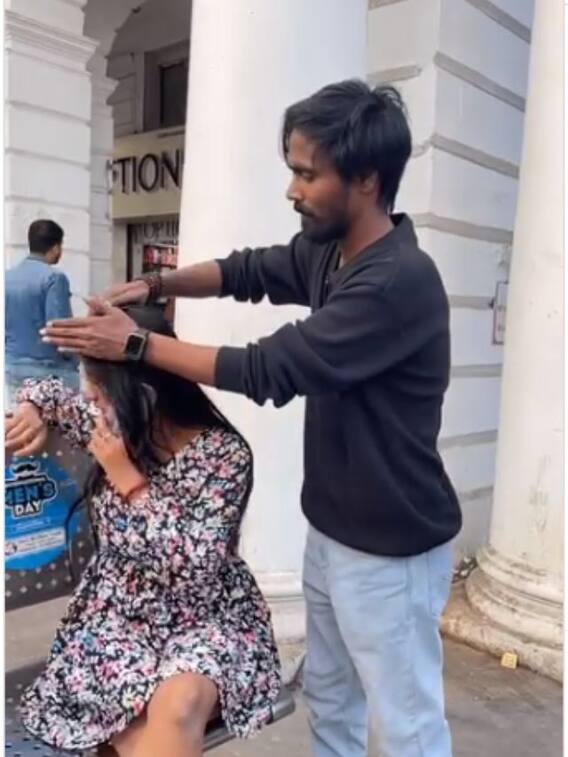 Video: कनॉट प्लेस पर लड़के ने सरेआम लड़की की मांग में भरा सिंदूर