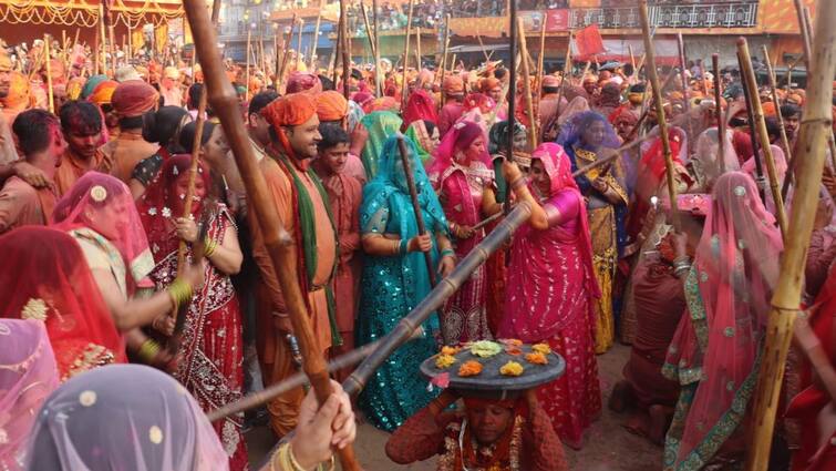 Braj Traditional Phag festival celebrated Lathmar Holi famous all over world ann Agra News: ब्रज में परंपरागत फाग उत्सव की धूम, दुनिया भर में मशहूर है यहां की लठमार होली