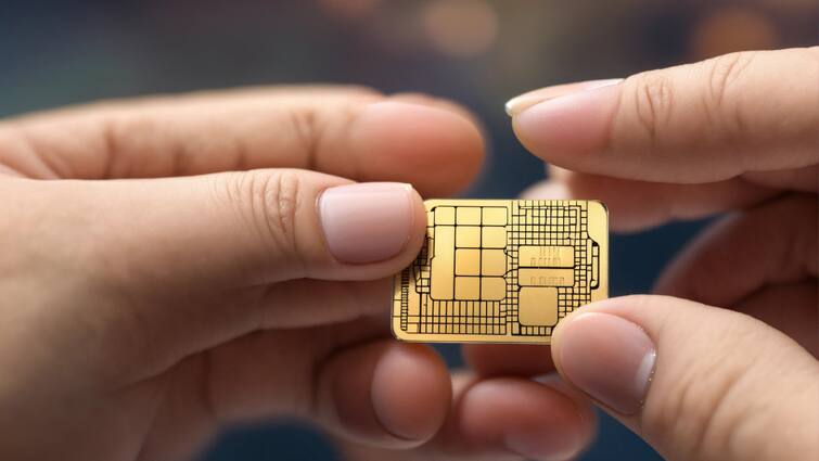 Mobile Sim Card Scam How many sims registered on your name Aadhar and other Details know here सावधान! कहीं कोई क्रिमिनल तो नहीं चला रहा आपके नाम से सिम कार्ड? ऐसे जानें