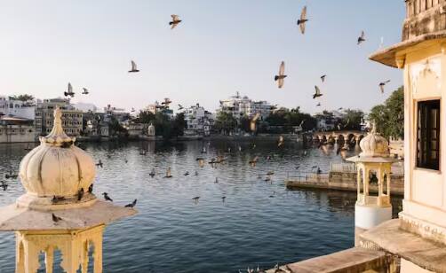 ਸਰਕਾਰੀ ਕਰਮਚਾਰੀਆਂ ਨੂੰ ਸਾਲ ਭਰ ਘੁੰਮਣ ਲਈ ਸਰਕਾਰ ਵੱਲੋਂ ਐਲ.ਟੀ.ਏ. ਵੀ ਦਿੱਤਾ ਜਾਂਦਾ ਹੈ। ਇਸ ਨਾਲ ਤੁਸੀਂ ਪੂਰੇ ਭਾਰਤ ਵਿੱਚ ਕਿਤੇ ਵੀ ਘੁੰਮ ਸਕਦੇ ਹੋ। ਜਿਸ ਦਾ ਖਰਚਾ ਸਰਕਾਰ ਚੁੱਕਦੀ ਹੈ।