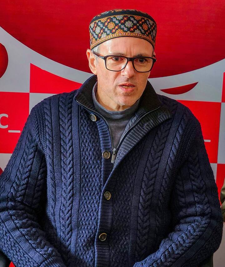 नेशनल कांफ्रेंस के नेता उमर अब्दुल्ला ने बुधवार को दावा किया कि केंद्र सरकार जम्मू-कश्मीर में लोकसभा चुनाव में पार्टी को हराने के लिए पूरी ताकत लगा रही है. (फाइल फोटो)