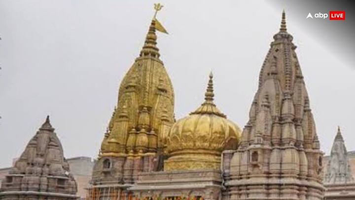 1033 में महमूद गजनवी का कोषाध्यक्ष काशी पर पहला हमला करता है. कुछ साल बाद एक और हमला होता है.
