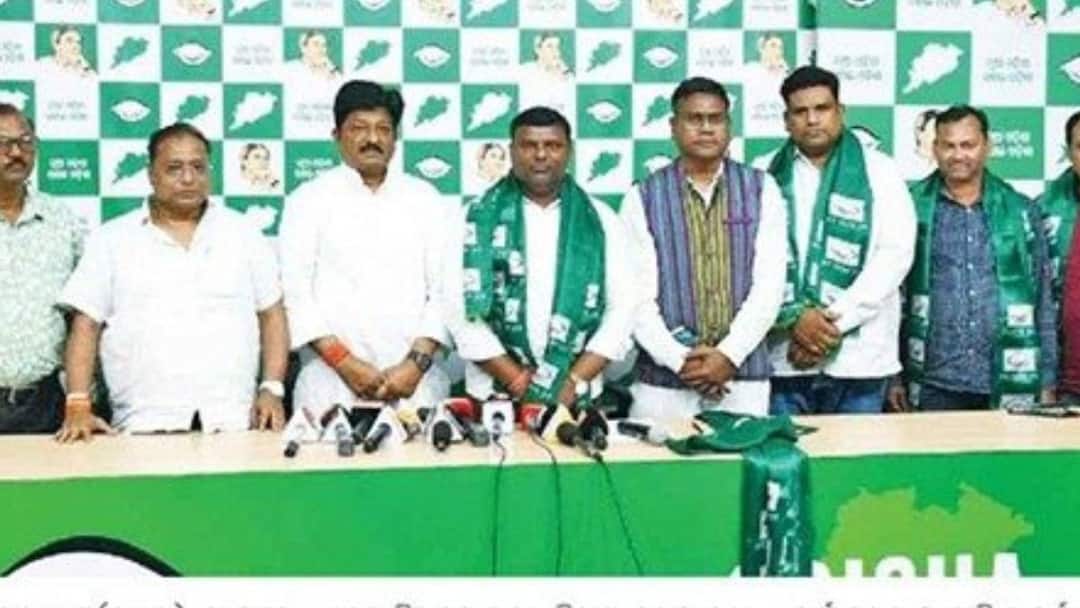LS Polls: Hours After Quitting Congress, Adhiraj Mohan Panigrahi Joins BJD Lok Sabha Elections 2024 Odisha MLA Adhiraj Mohan Panigrahi Joins BJD After Quitting Congress LS Polls: Hours After Quitting Congress, Adhiraj Mohan Panigrahi Joins BJD