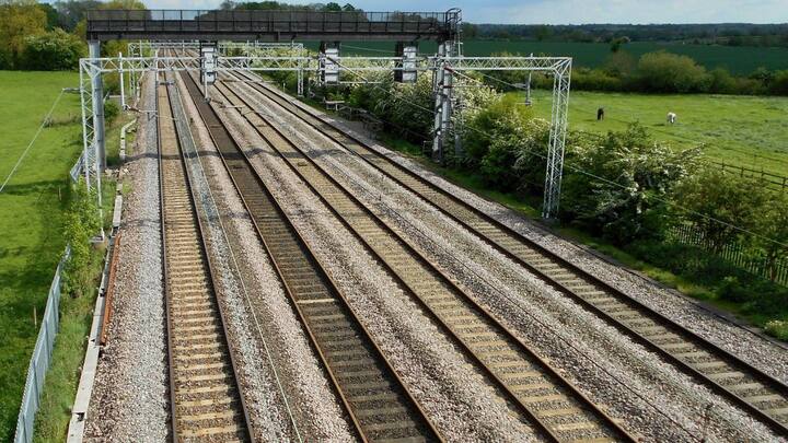 जहां भारतीय रेलवे इतनी संपन्न और इतनी सुविधा युक्त नजर आती है. तो वहीं भारत में एक ऐसा भी राज्य है. जहां रेलवे की कोई लाइन नहीं है.