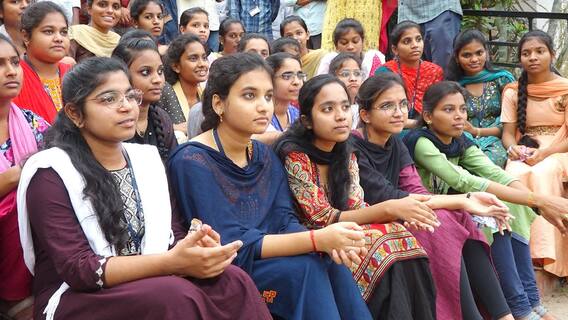 Youth Voters on AP Elections 2024 | రాజధాని లేకుండా రాష్ట్రాన్ని నడపటం ఏంటీ.? | ABP Desam