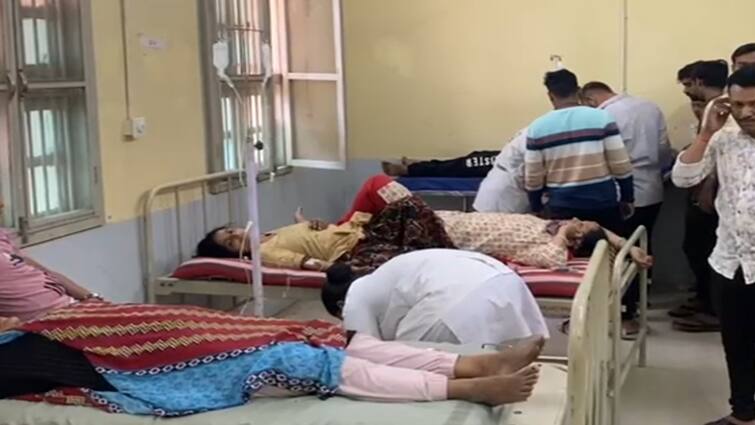 Rajkot: Tourists  were admitted to government hospital in Virpur due to food poisoning Rajkot: ગોંડલના BAPS મંદિરમાં નાસ્તો કર્યા બાદ 28 પ્રવાસીઓની તબિયત લથડી, વિરપુર હોસ્પિટલમાં કરાયા દાખલ