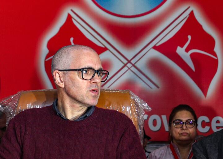 पूर्व सीएम ने कहा, “पहले के चुनावों में बंदूकों का इस्तेमाल होता था. नेशनल कांफ्रेंस आतंकवाद का सबसे बड़ा निशाना रही है.