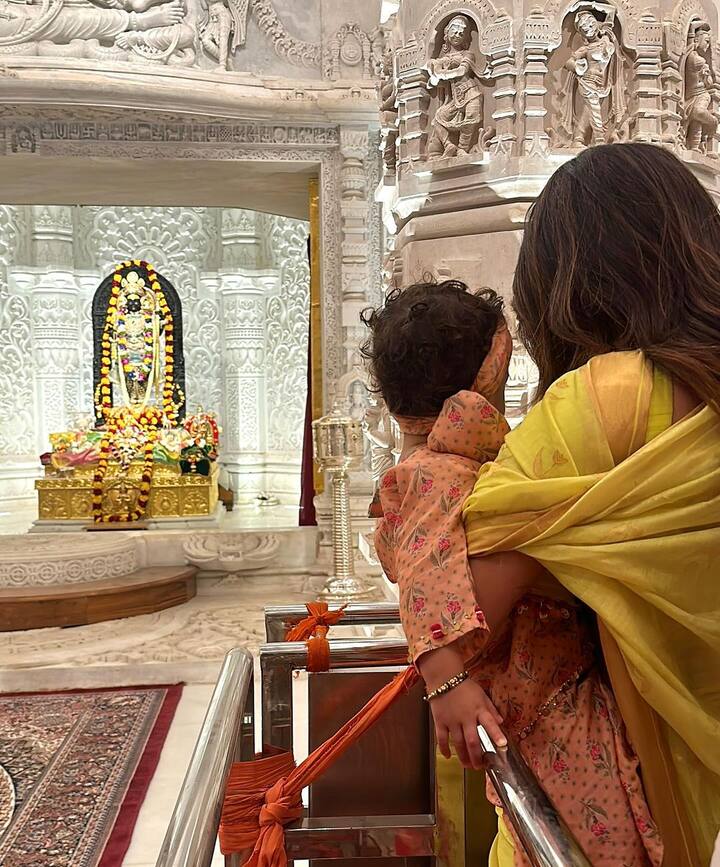 प्रियंका और उनके परिवार ने मंदिर में पूजा-अर्चना की और प्रशंसकों के साथ बातचीत की और उनके साथ तस्वीरें क्लिक कीं।