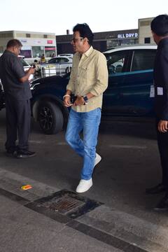 Celebs Spotted At Airport: साड़ी में क्लासी लगीं रवीना टंडन तो शर्ट में कूल लगे विजय देवरकोंडा, एयरपोर्ट पर दिखा स्टार्स का एक से बढ़कर एक लुक