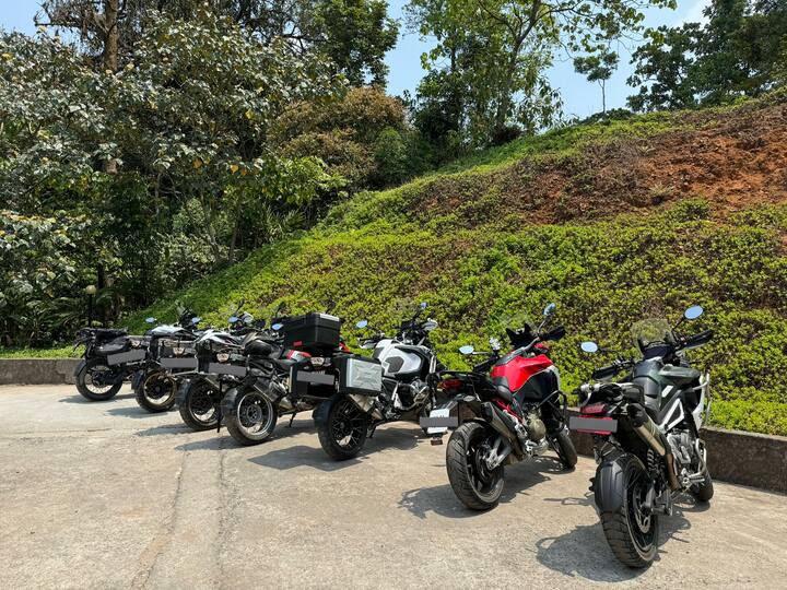 பின்னர் படக்குழு அஜர்பைஜான் நாட்டில் ஷூட்டிங்கிற்காக சென்ற தகவல் வெளியானது. இத்துடன் அஜித்தின் பைக் ட்ரிப் புகைப்படங்கள் மட்டுமே வெளியாகியது.