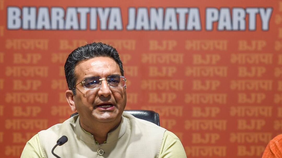 SC Takes Suo Motu Congnisance In Assault On Gaurav Bhatia, Asks District Court To Maintain CCTV Footage SC Takes Suo Motu Congnisance In Assault On Gaurav Bhatia, Asks District Court To Maintain CCTV Footage