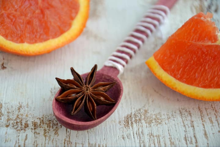 Star anise helps in getting rid of fine lines, wrinkles, blemishes, freckles and pimples on your face.  (Photo credit: pexels)