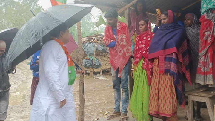 তবে শুধুই শাহ-র লক্ষ্যমাত্রা নিয়েই কথা বললেন না তিনি, ক্ষোভের আগুন ছড়িয়েছে আরও একাধিক বিষয়েও। বোঝা গেল বিজেপির রাজ্য সভাপতির বক্তব্য প্রকাশে।
