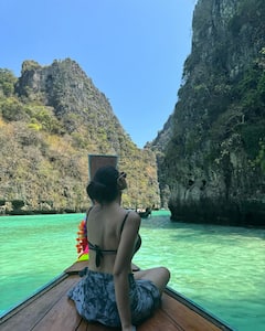 Meenakshi Chaudhary: థాయ్ లాండ్ వెకేషన్ లో మీనాక్షి- బీచ్ లో అందాల కనువిందు